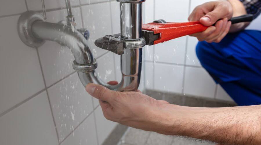 Expert burst pipe repair services in Fredonia, KS